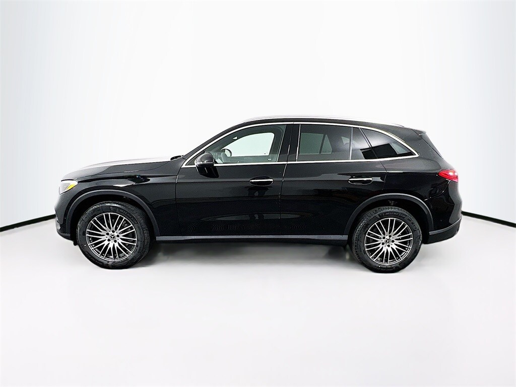 2025 Mercedes Benz GLC 300 4MATIC photo 4