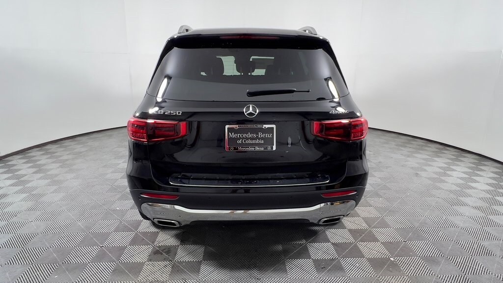 2024 Mercedes Benz GLB 250 4MATIC photo 3