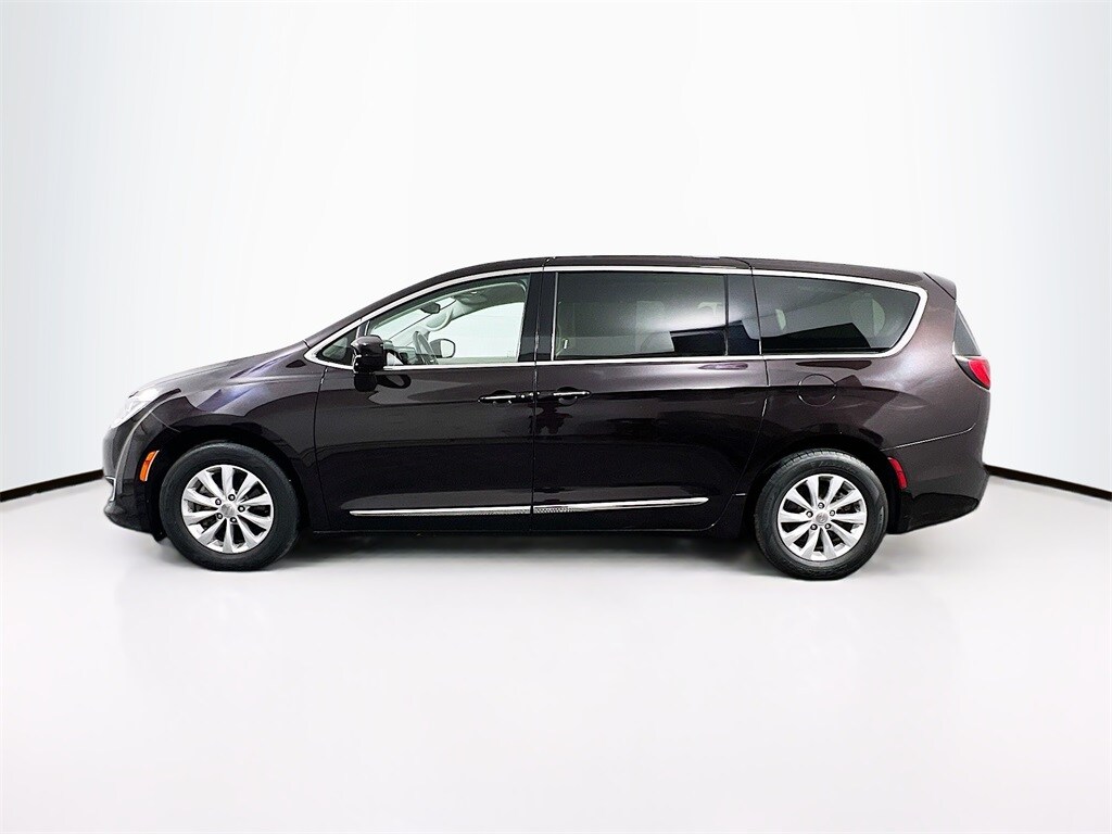 2018 Chrysler Pacifica Touring L photo 2