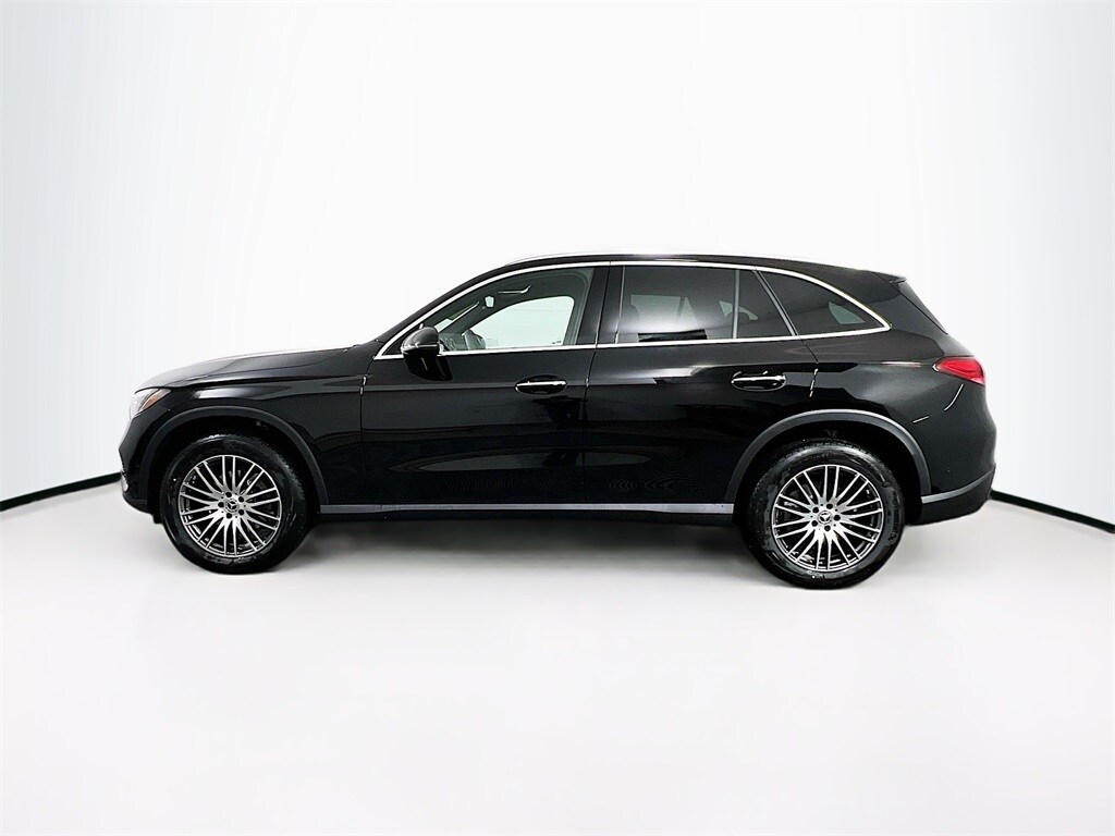 2025 Mercedes Benz GLC 300 4MATIC photo 4