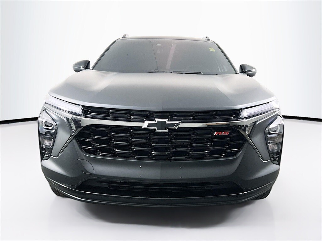 2025 Chevrolet Trax photo 2