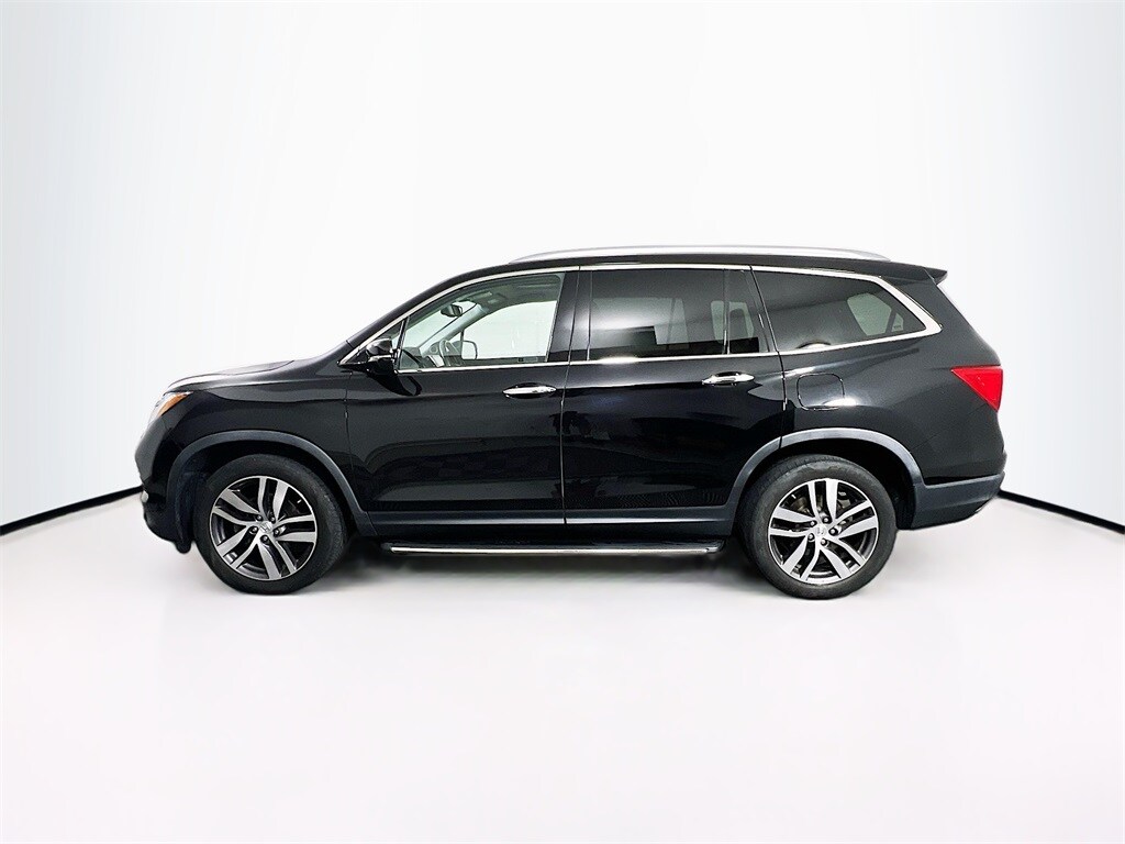 2017 Honda Pilot Touring photo 2