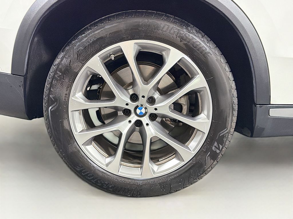 2025 BMW X5 36