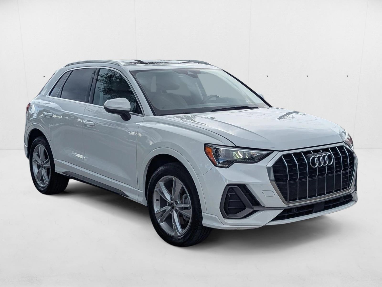 2021 Audi Q3 45 TFSI S line Premium photo 3