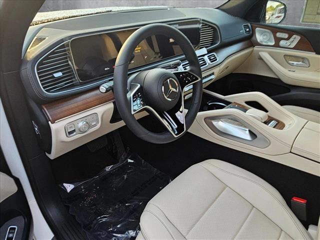 2025 Mercedes Benz GLS 450 4MATIC photo 3