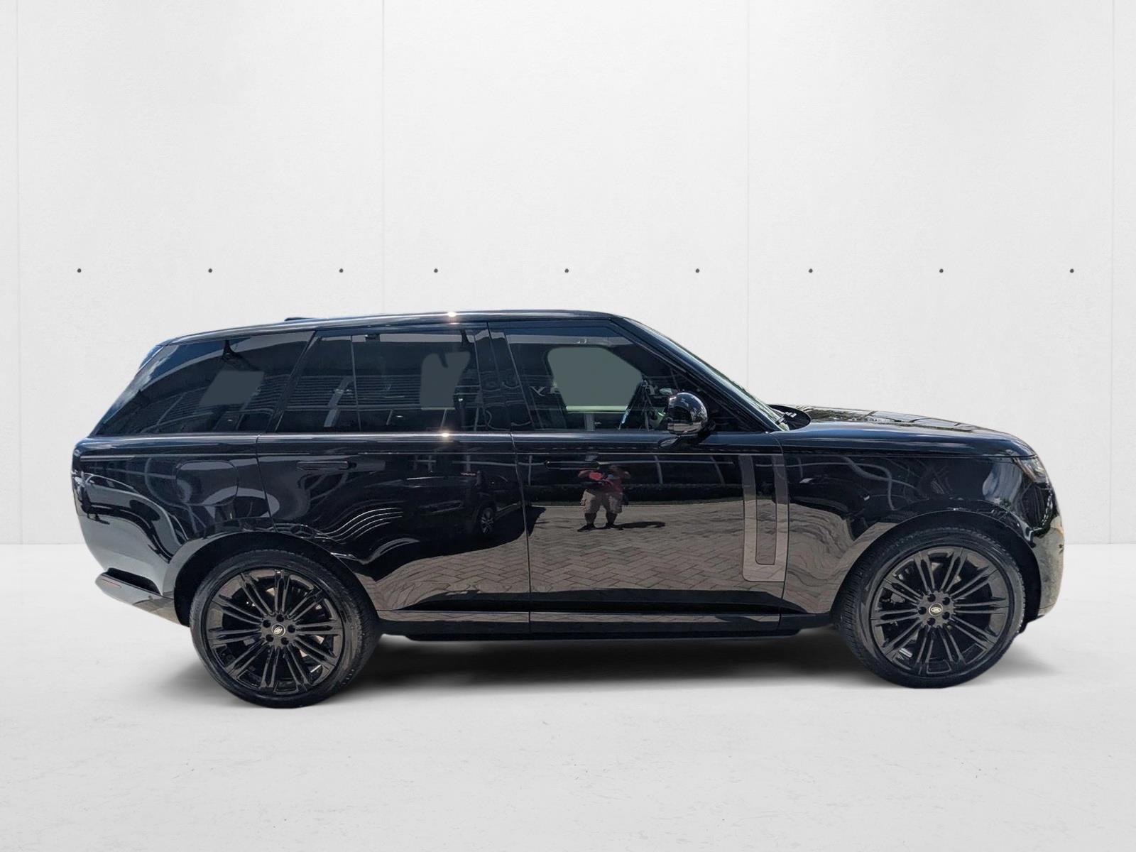2024 Land Rover Range Rover SE photo 4