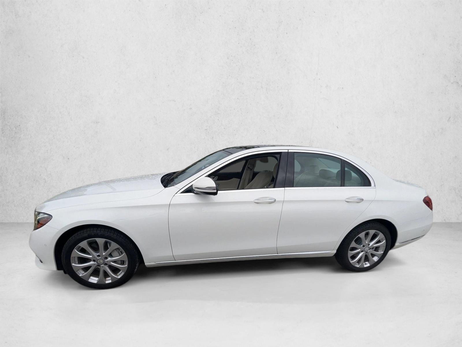 2017 Mercedes Benz E 300 Sedan photo 3