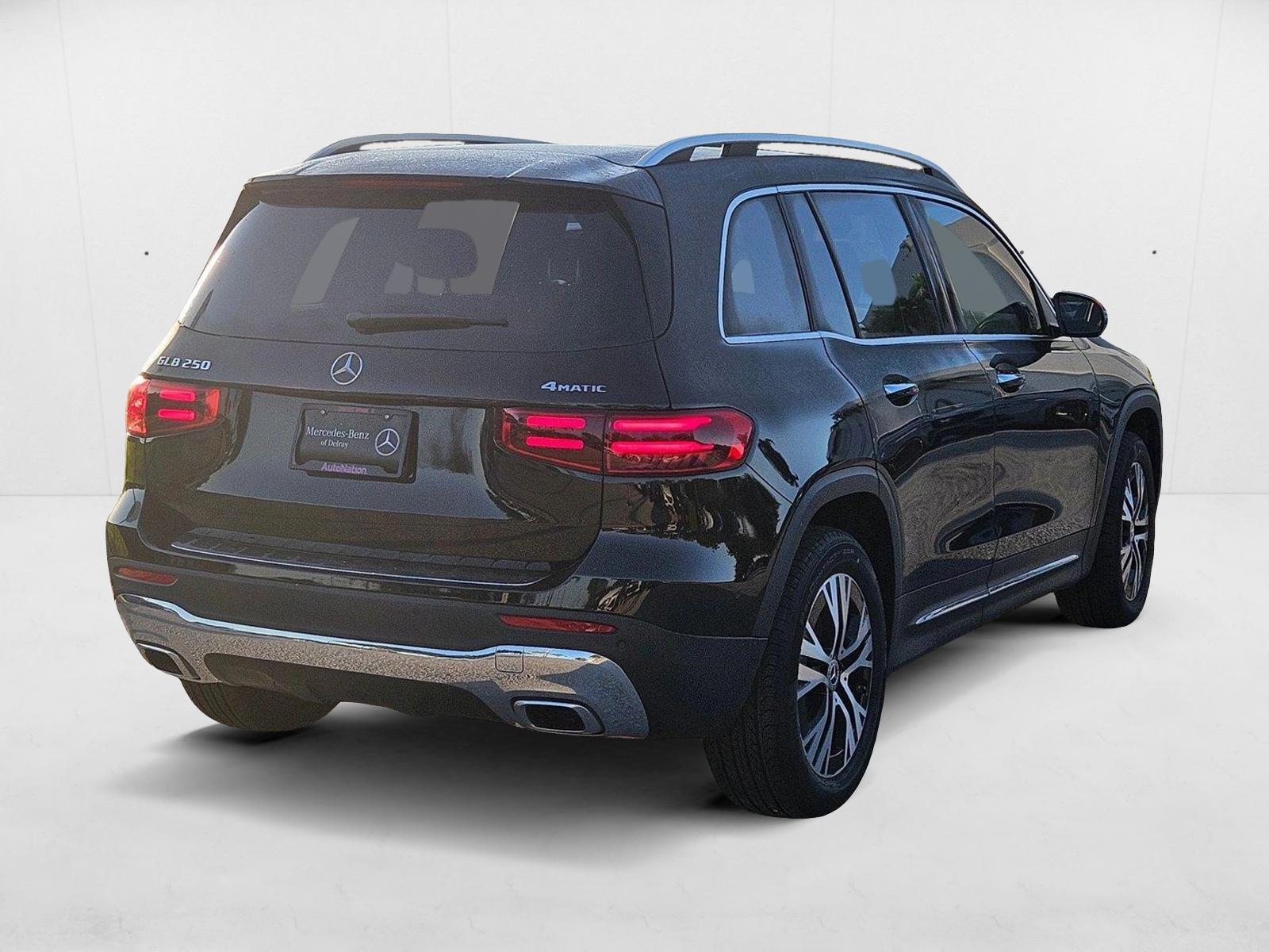 2024 Mercedes Benz GLB 250 4MATIC photo 2