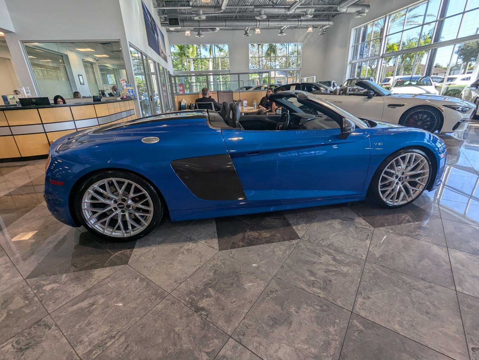 2017 Audi R8 Spyder V10 Quattro photo 3