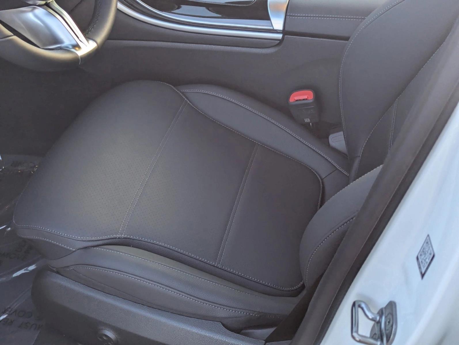 2025 Mercedes Benz C 300 photo 4