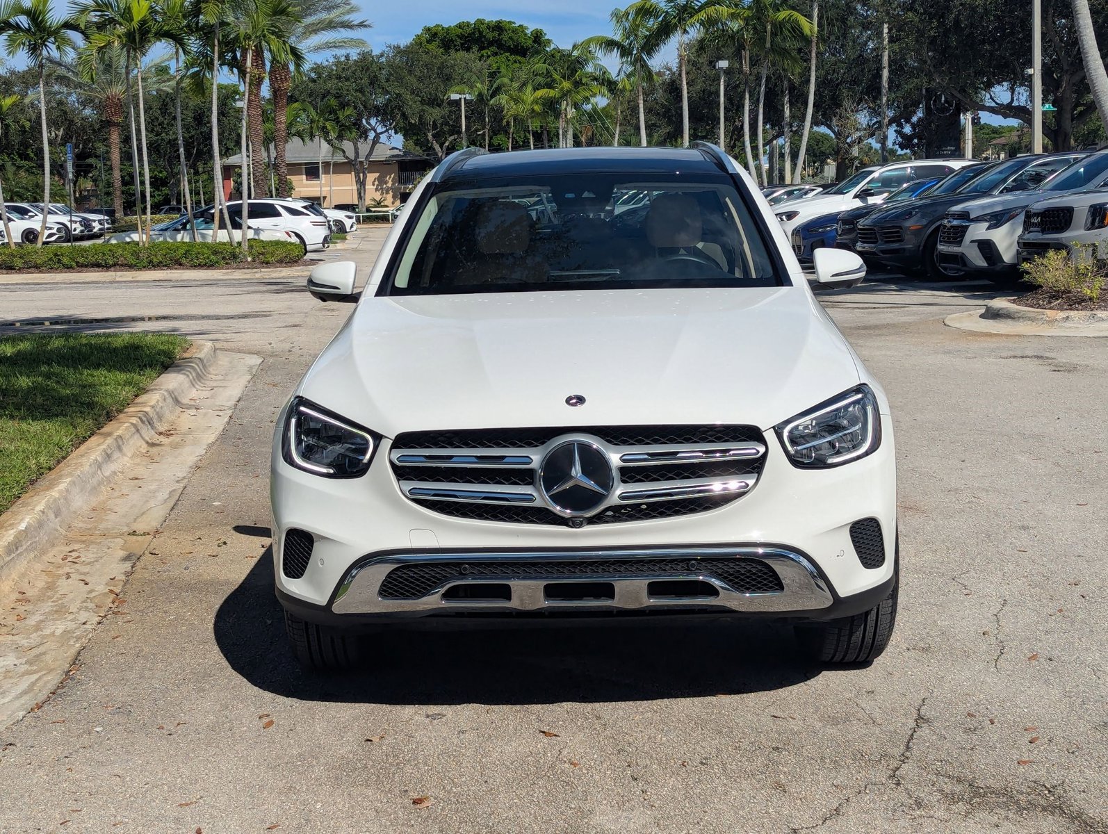 2022 Mercedes Benz GLC 300 photo 2