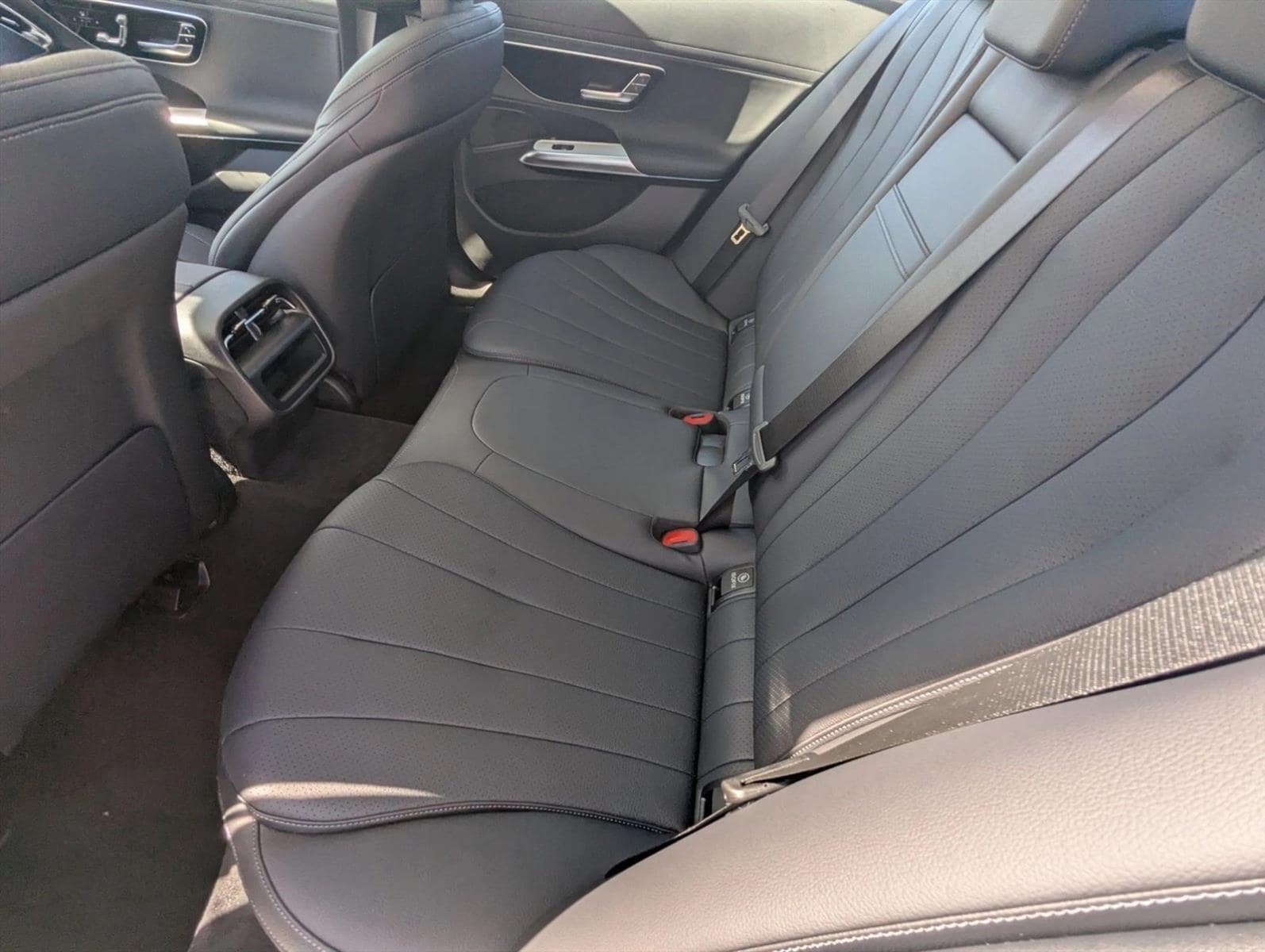 2026 Mercedes-Benz E-Class E350 - Photo 15