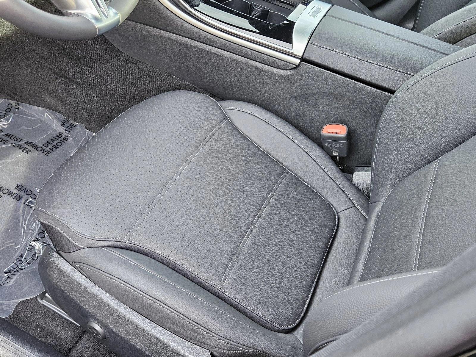 2025 Mercedes Benz C 300 photo 4