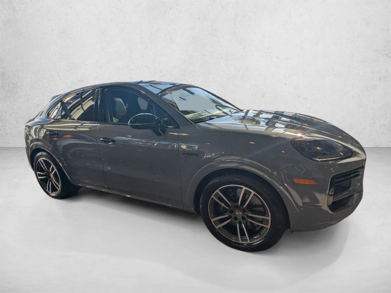 2024 Porsche Cayenne Turbo E-Hybrid Coupe photo 4