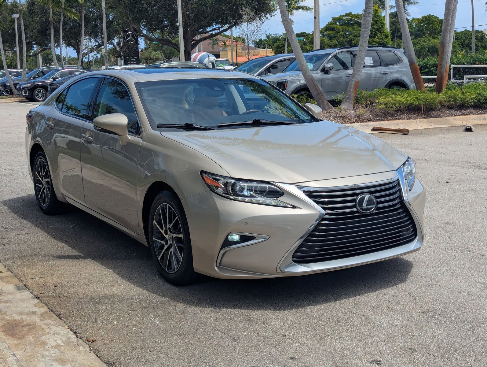 2017 Lexus ES 350 photo 3
