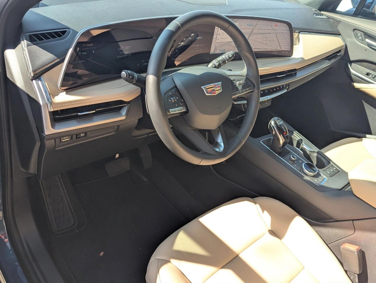 2025 Cadillac XT4 Premium Luxury photo 3