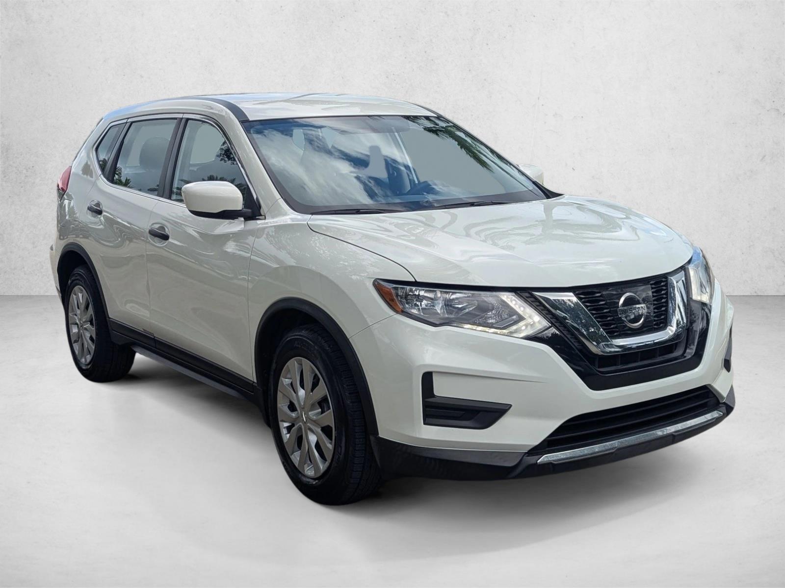 2017 Nissan Rogue S photo 2