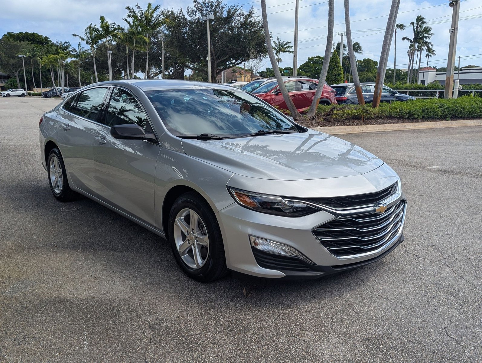 2021 Chevrolet Malibu LS photo 2