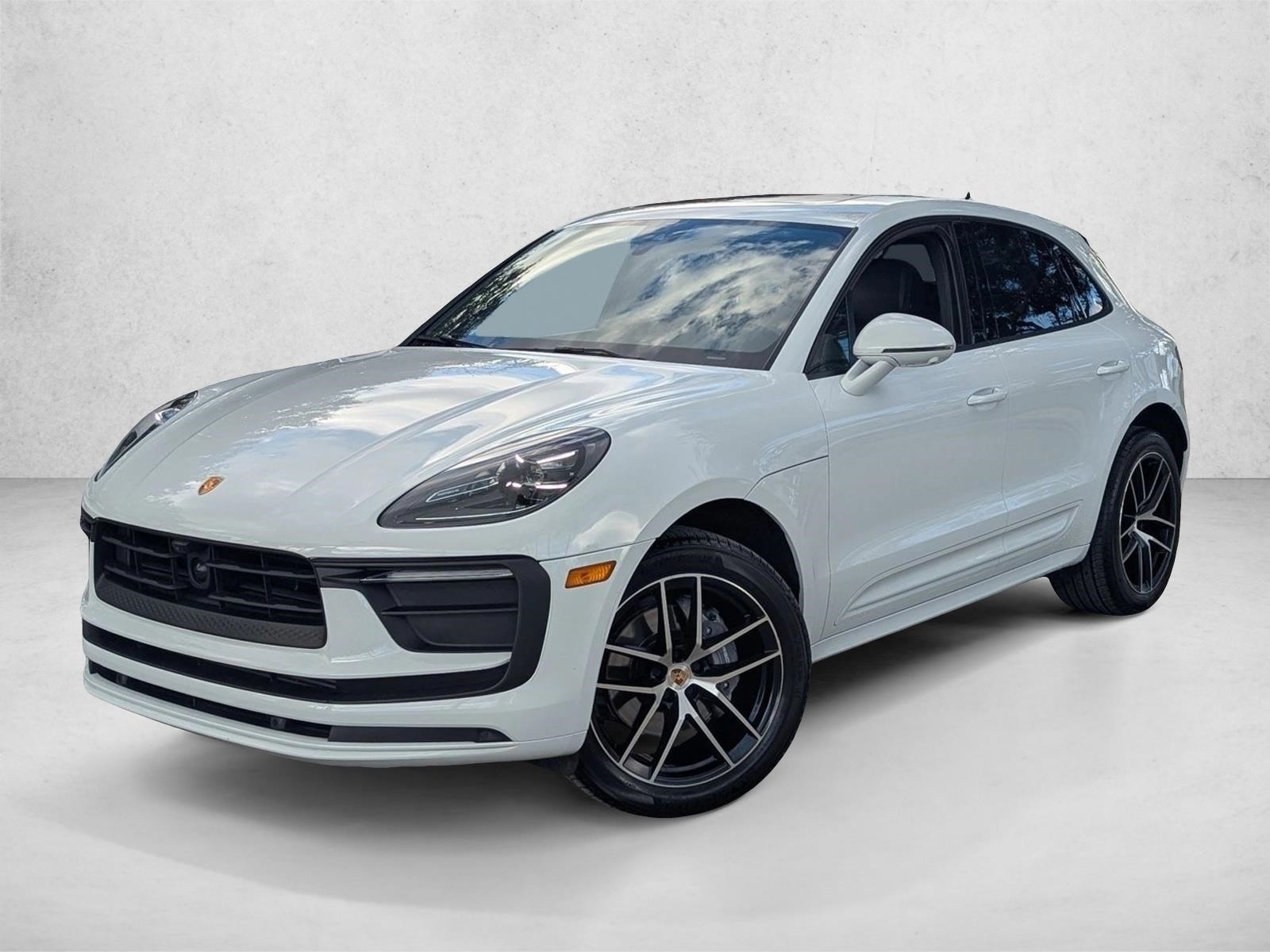 2023 Porsche Macan T's photo