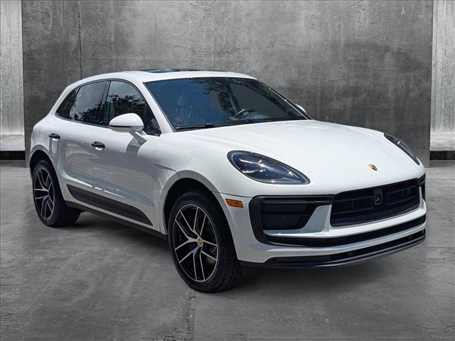 2023 Porsche Macan T photo 3