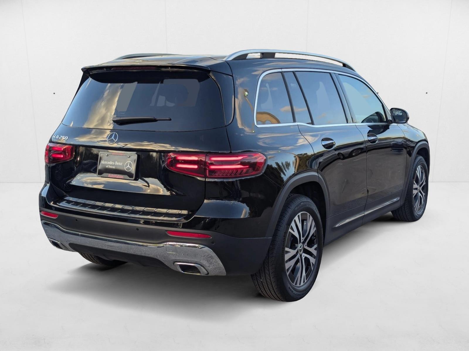 2025 Mercedes Benz GLB 250 photo 2