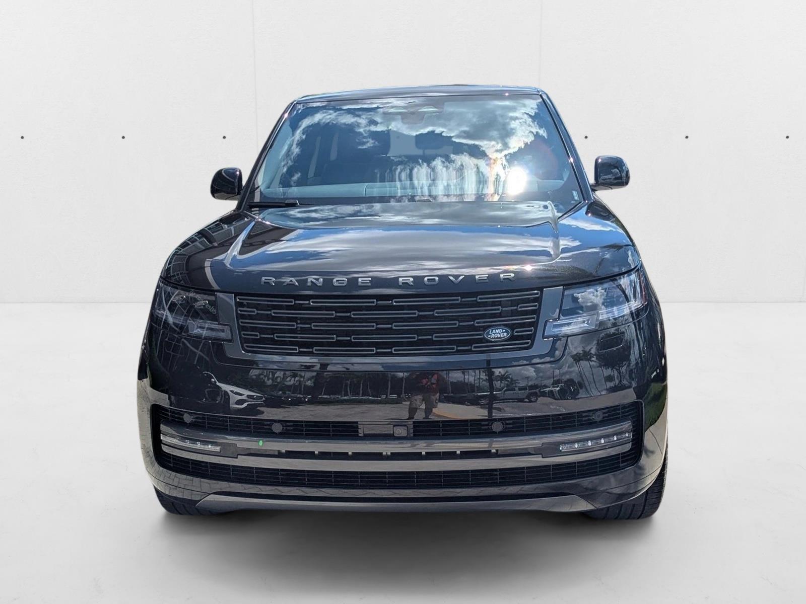 2024 Land Rover Range Rover SE photo 2