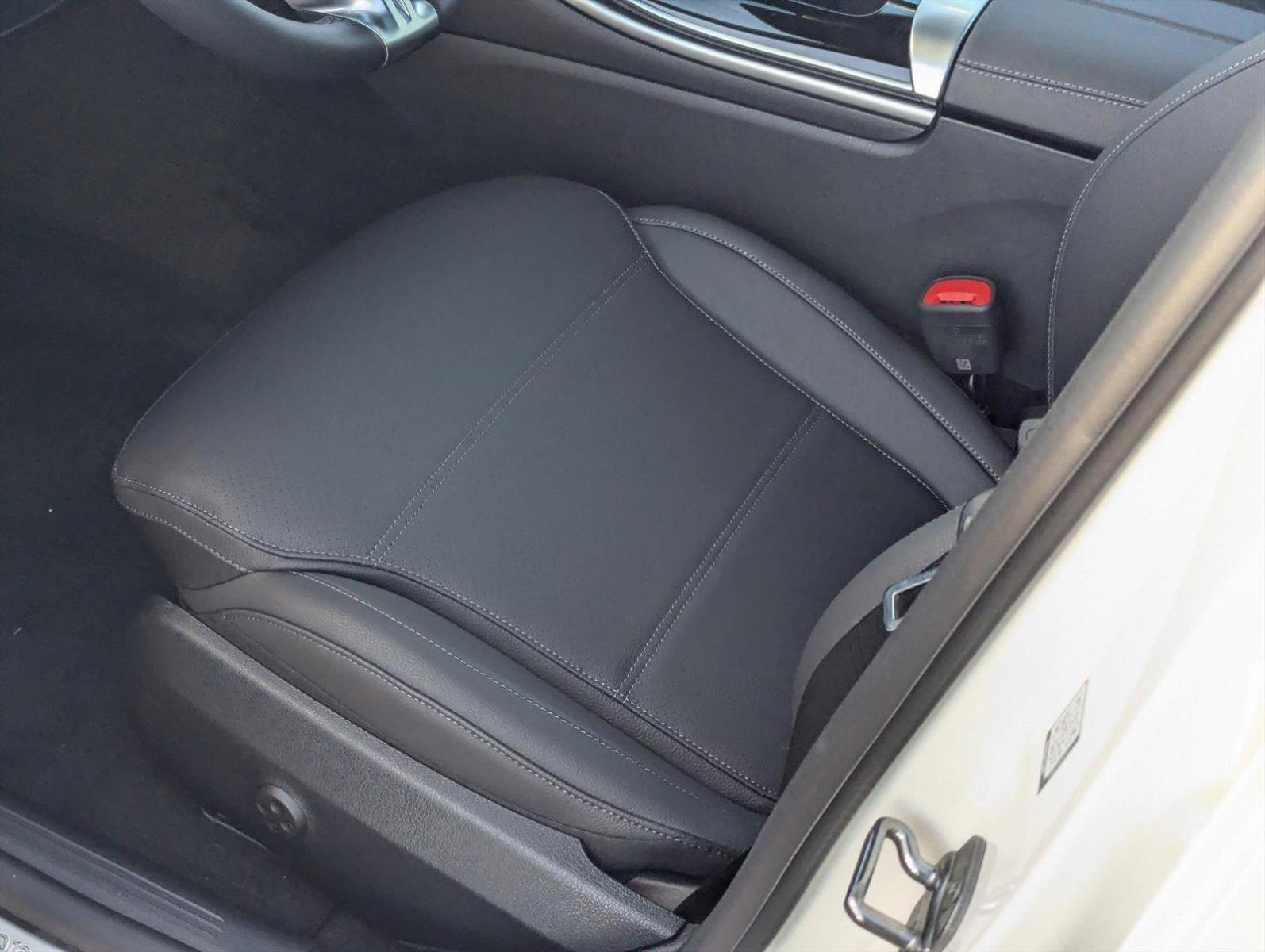 2025 Mercedes Benz C 300 Sedan photo 4