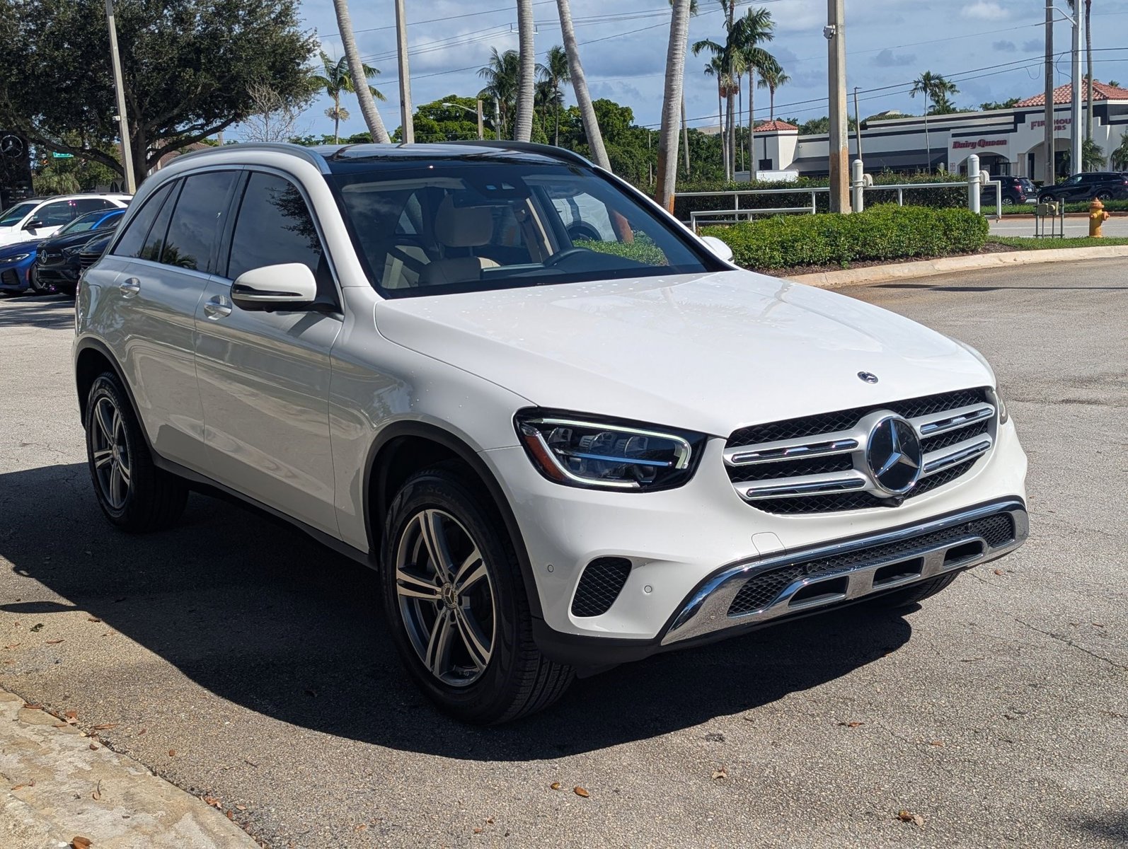 2022 Mercedes Benz GLC 300 photo 3