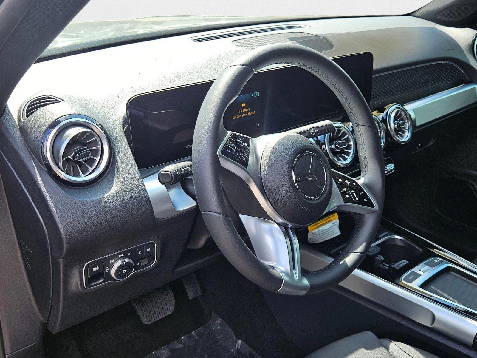 2024 Mercedes Benz GLB 250 photo 3