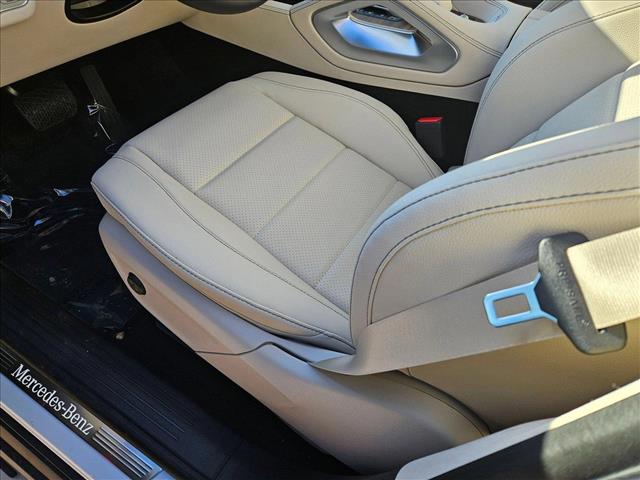 2025 Mercedes Benz GLS 450 4MATIC photo 4