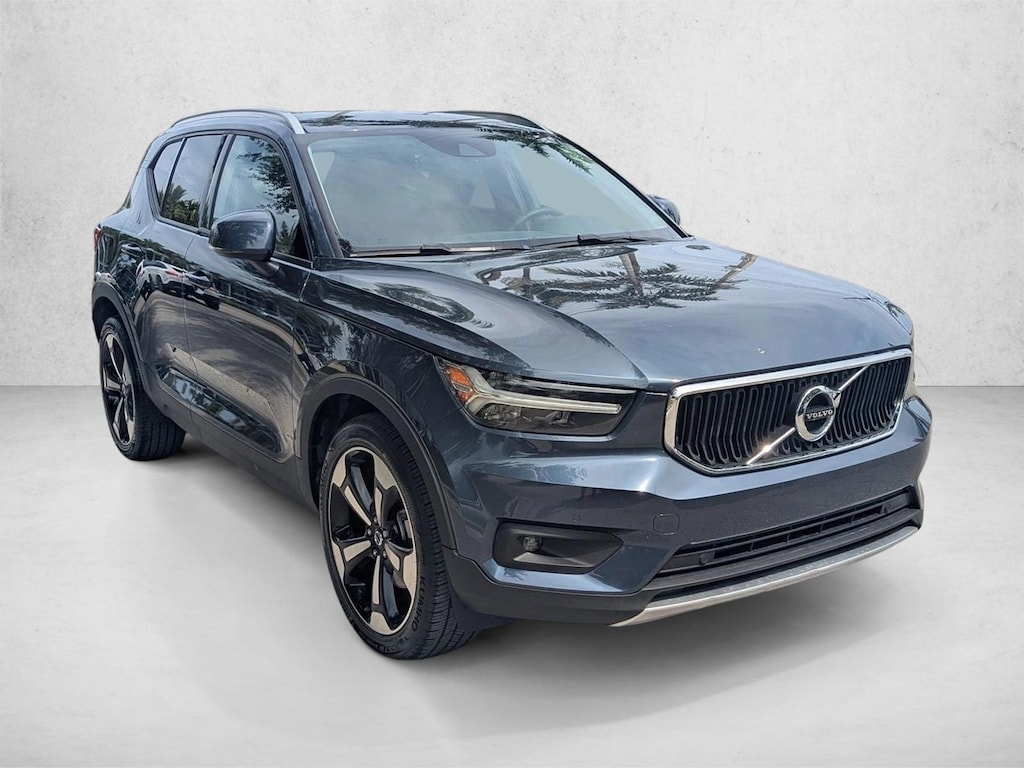 Used 2022 Volvo XC40 T5 AWD Momentum SUV