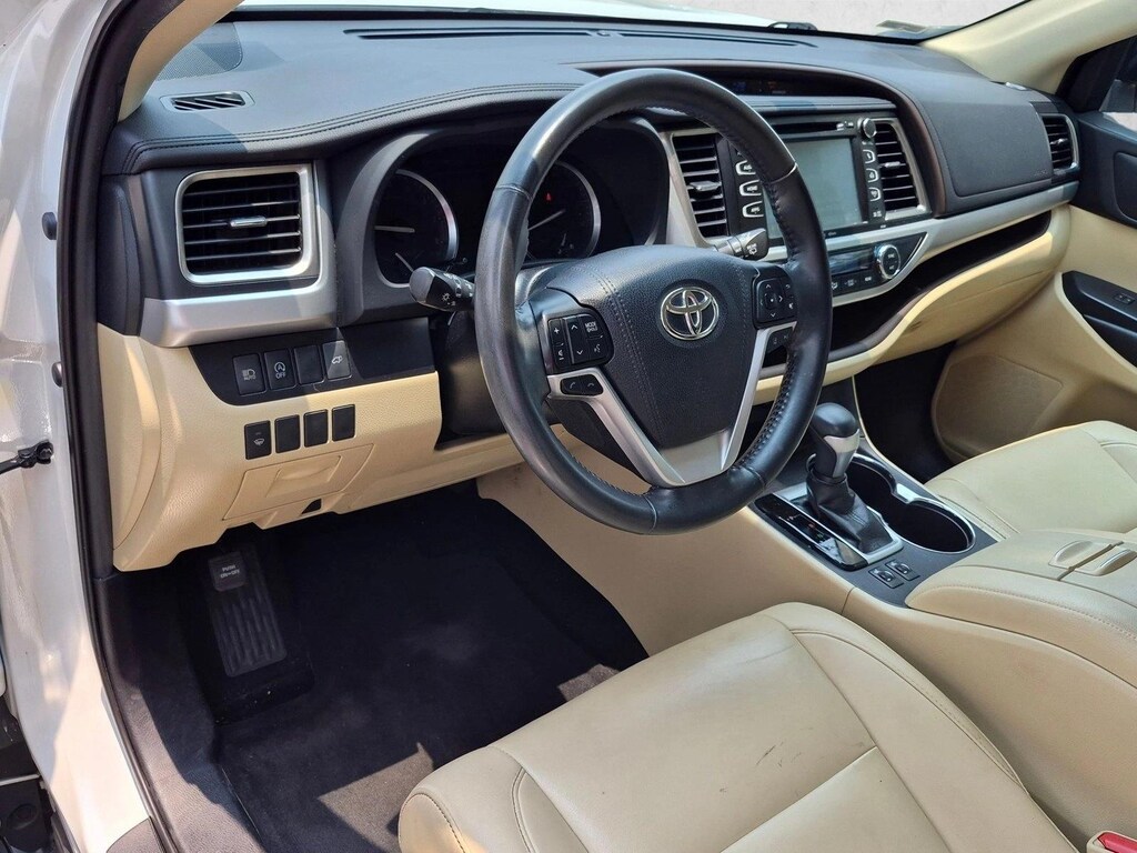 Used 2019 Toyota Highlander XLE V6 SUV