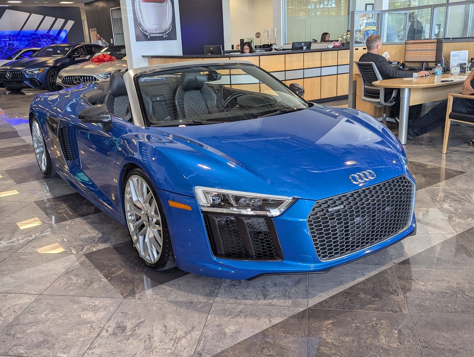 2017 Audi R8 Spyder V10 Quattro photo 2