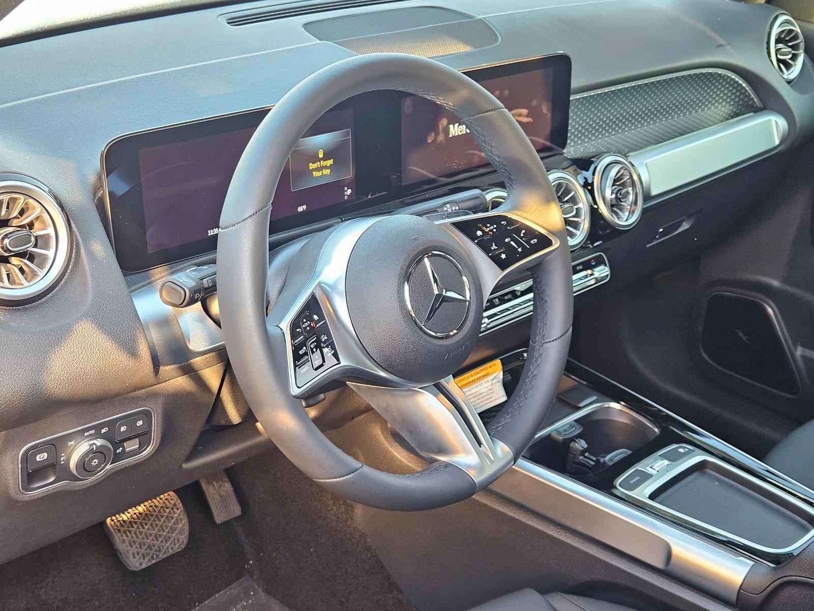 2024 Mercedes Benz GLB 250 4MATIC photo 3