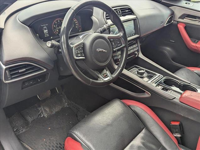 2017 Jaguar F-PACE S photo 4