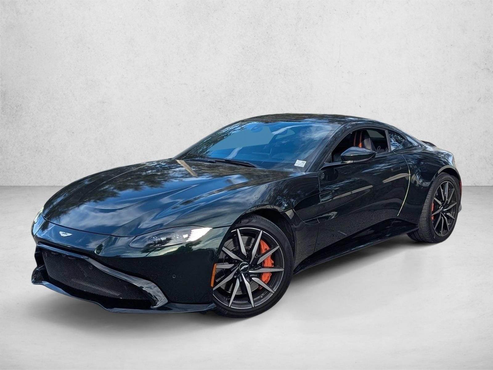 2019 Aston Martin Vantage Base's photo