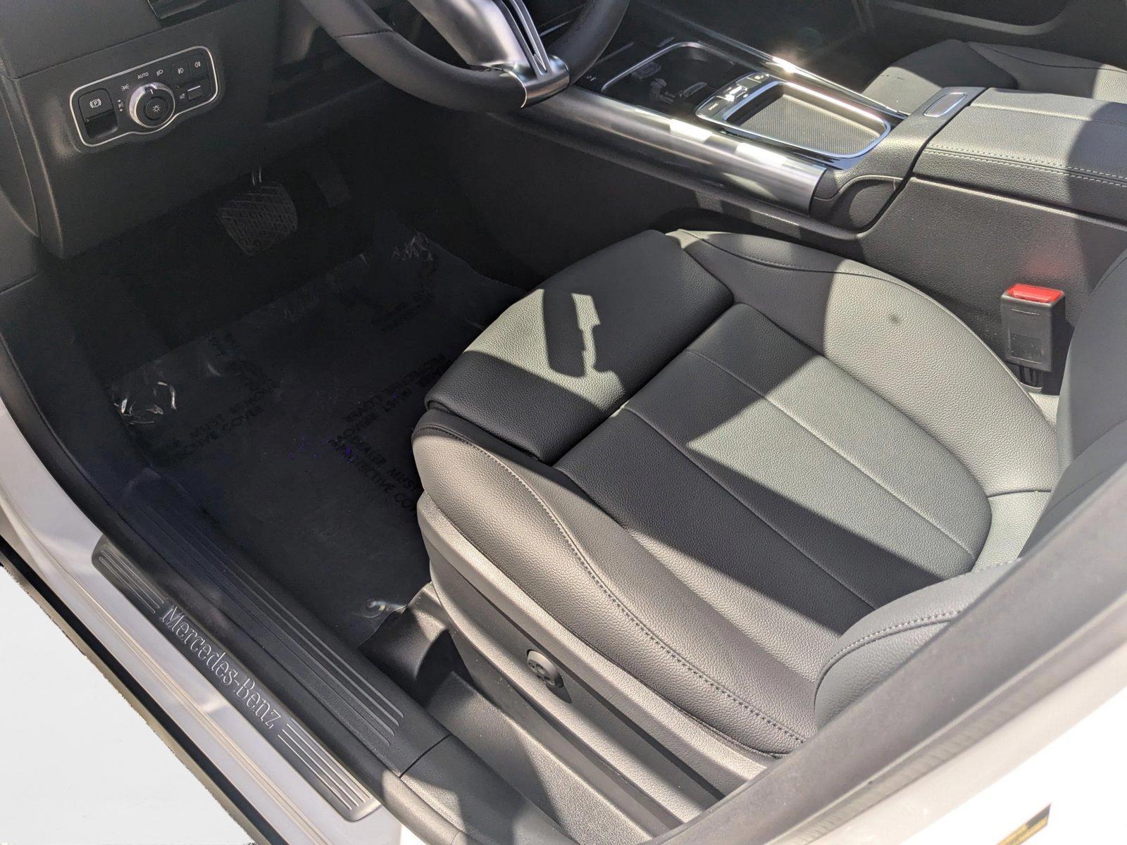 2025 Mercedes Benz GLA 250 photo 2