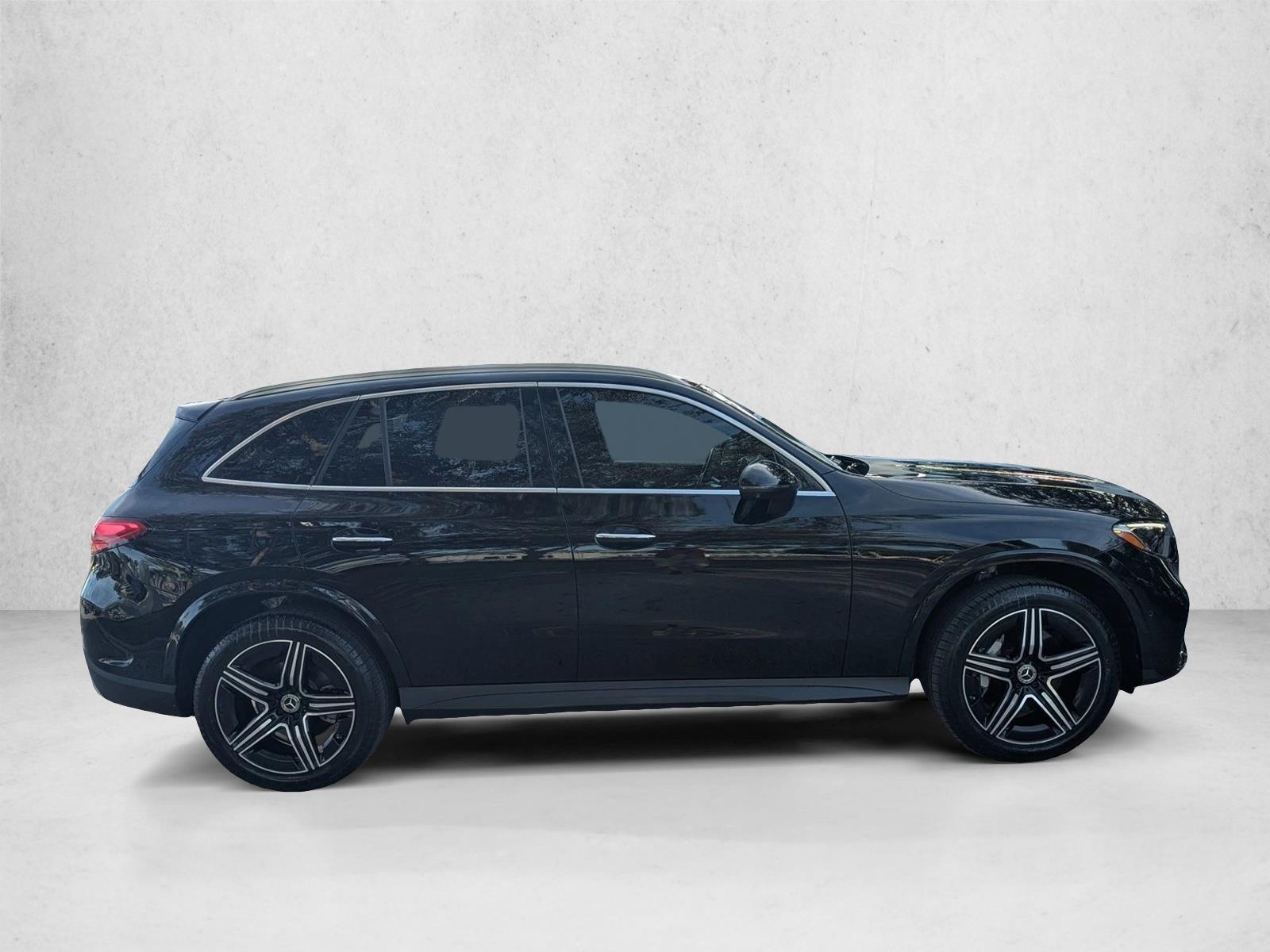 2023 Mercedes Benz GLC 300 photo 4