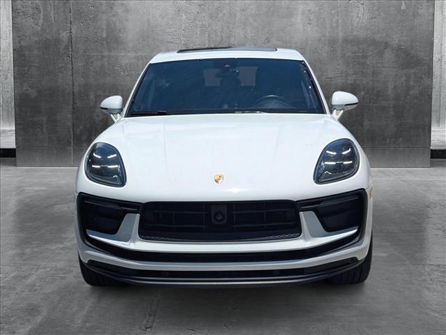 2023 Porsche Macan T photo 2