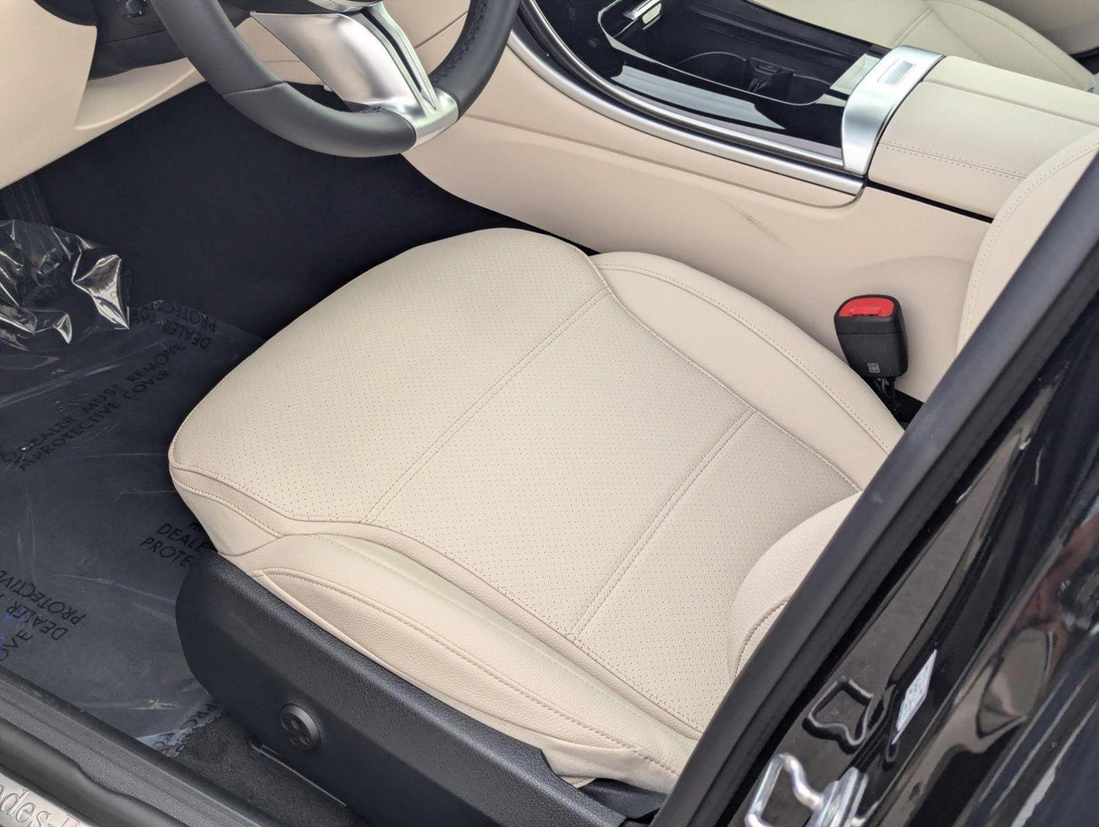 2025 Mercedes Benz C 300 photo 4