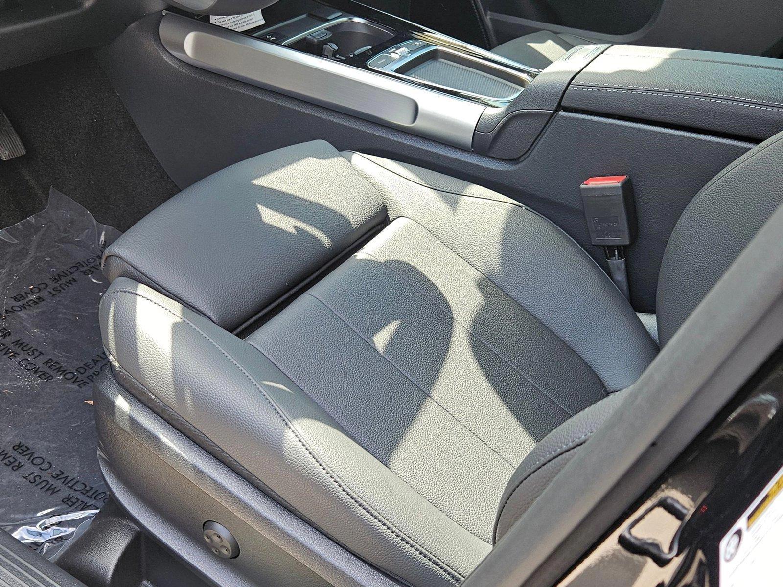 2024 Mercedes Benz GLB 250 photo 4