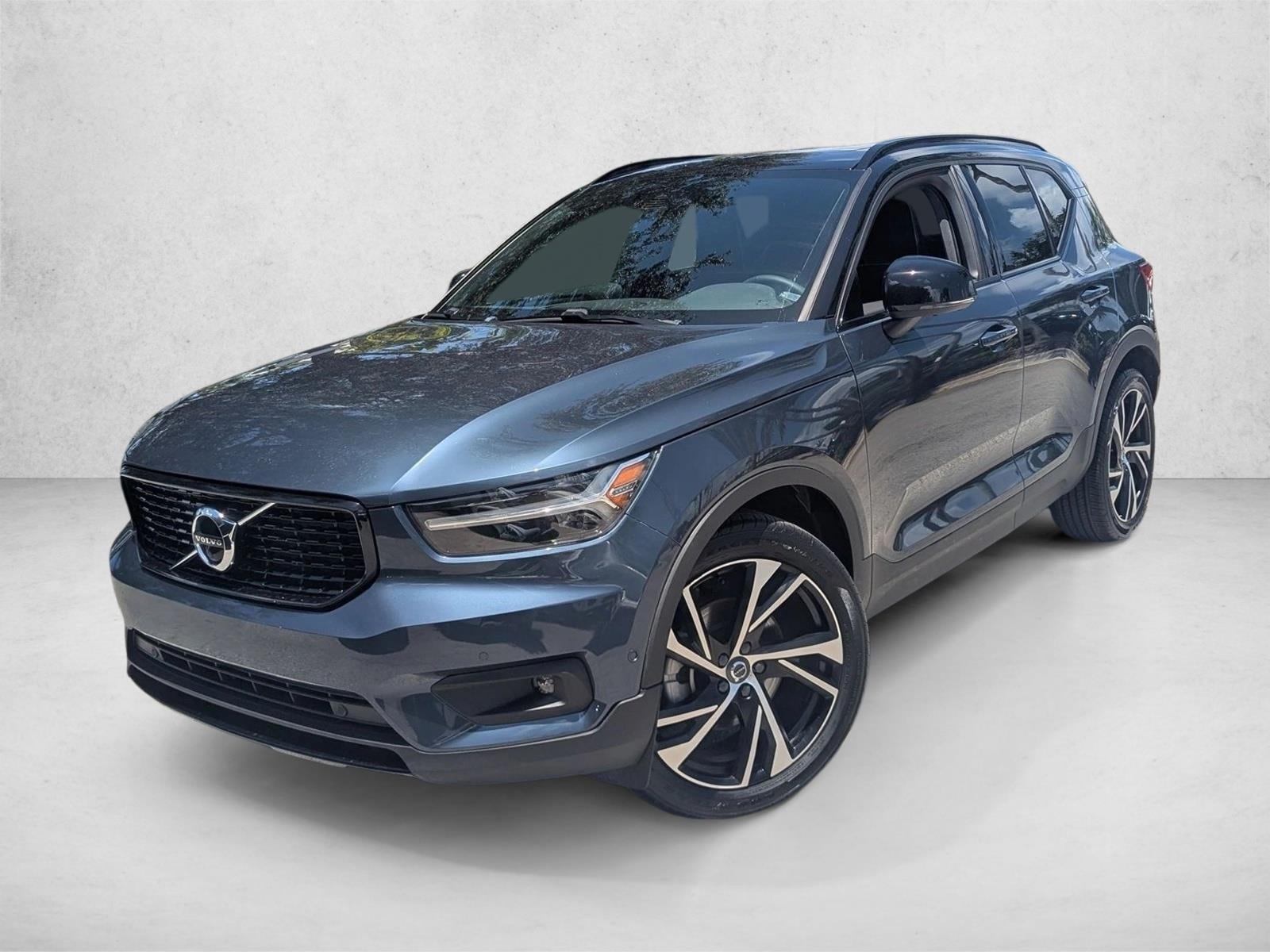 2022 Volvo XC40 T5 R-Design AWD's photo