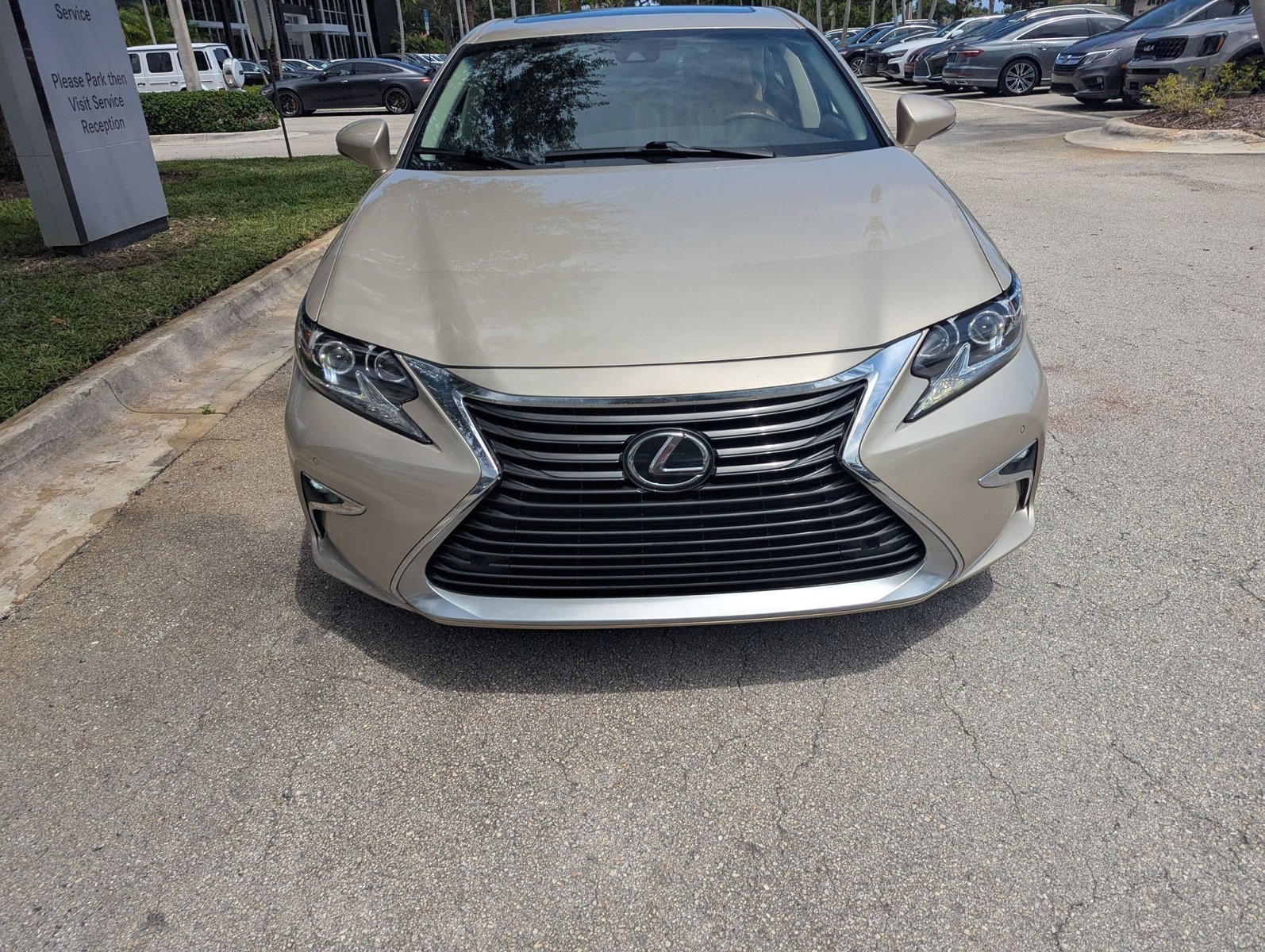 2017 Lexus ES 350 photo 2
