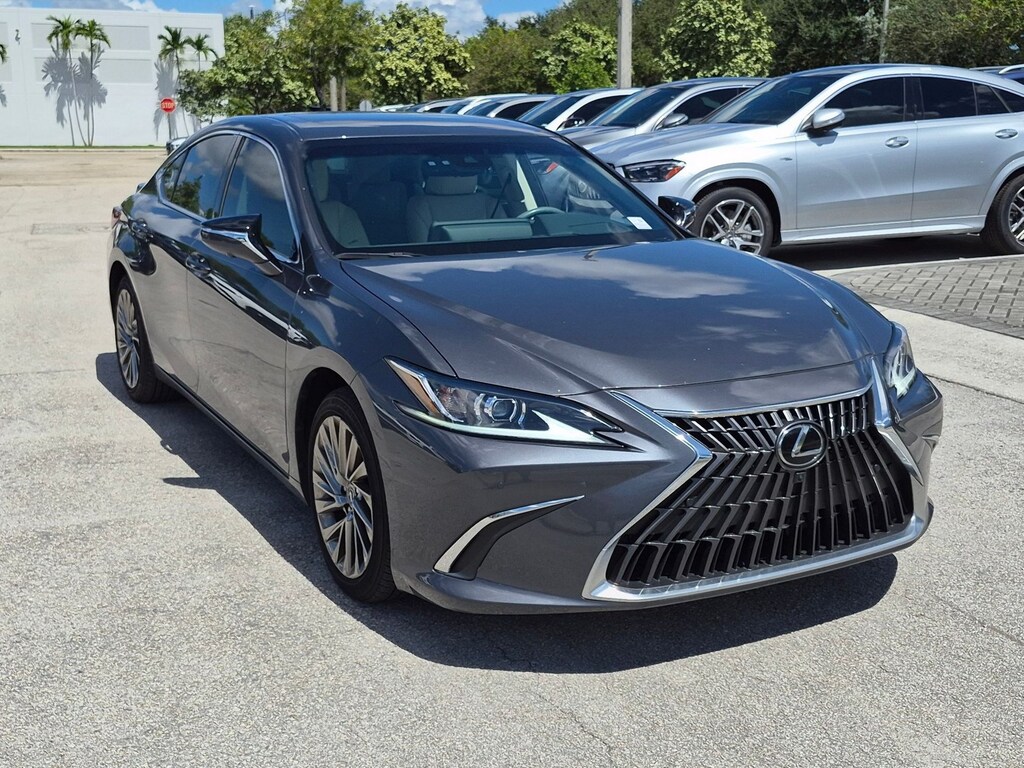 Used 2025 Lexus ES Luxury Sedan