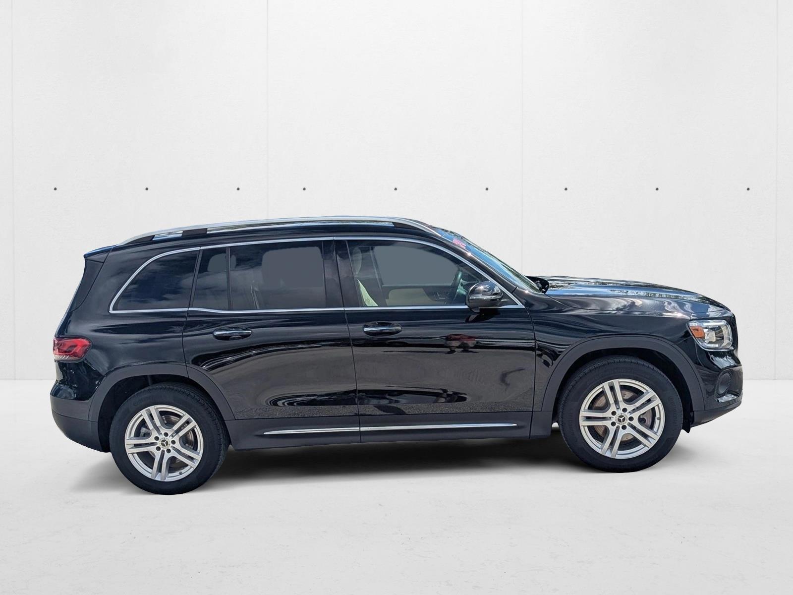 2023 Mercedes Benz GLB 250 photo 2