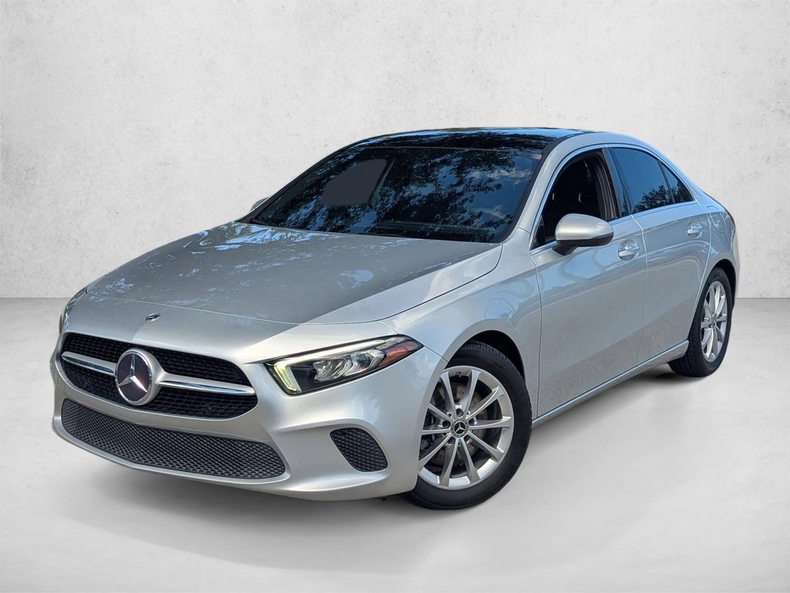 2021 Mercedes-Benz A-Class A220's photo