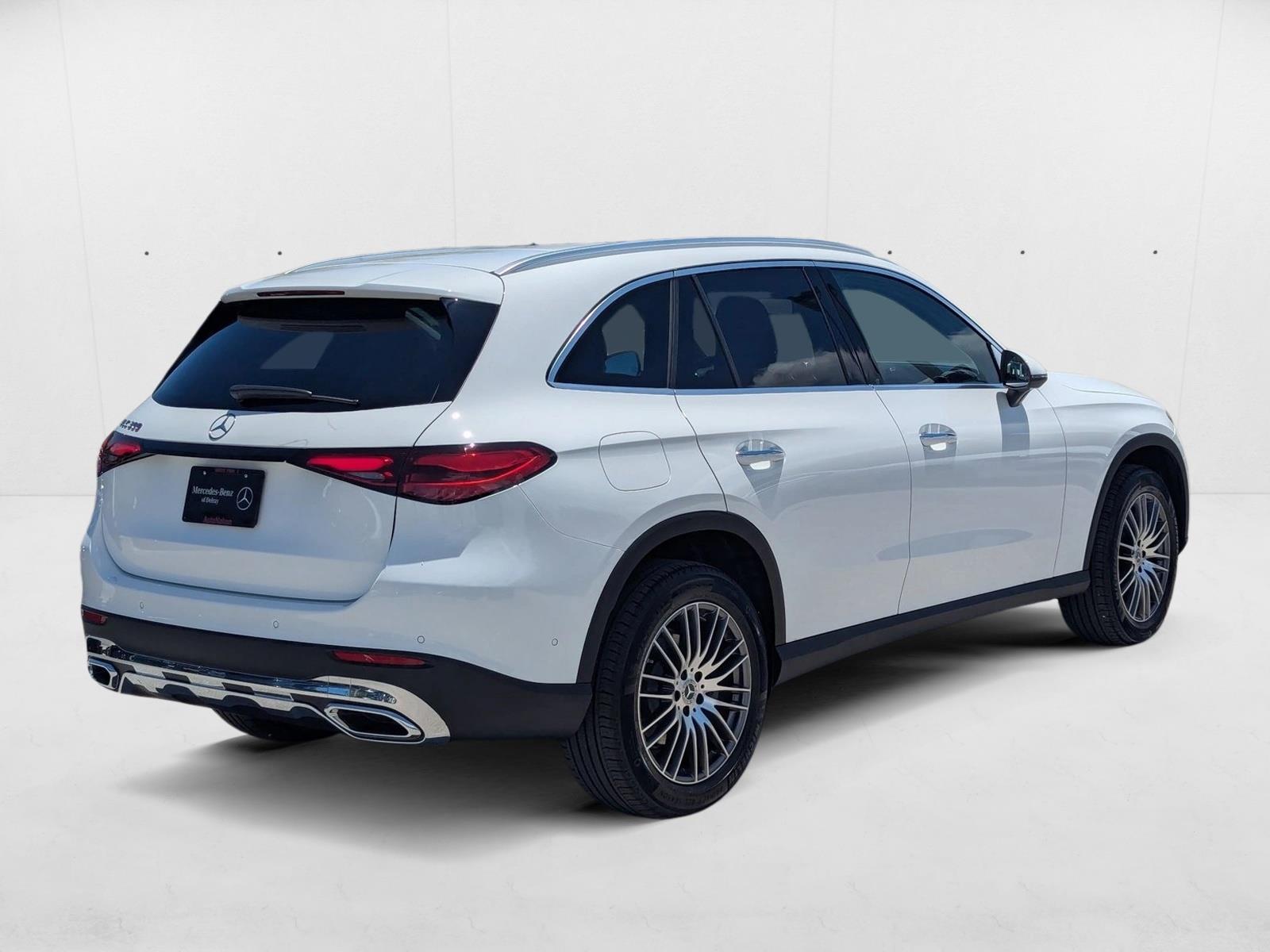 2026 Mercedes Benz GLC 300 photo 2