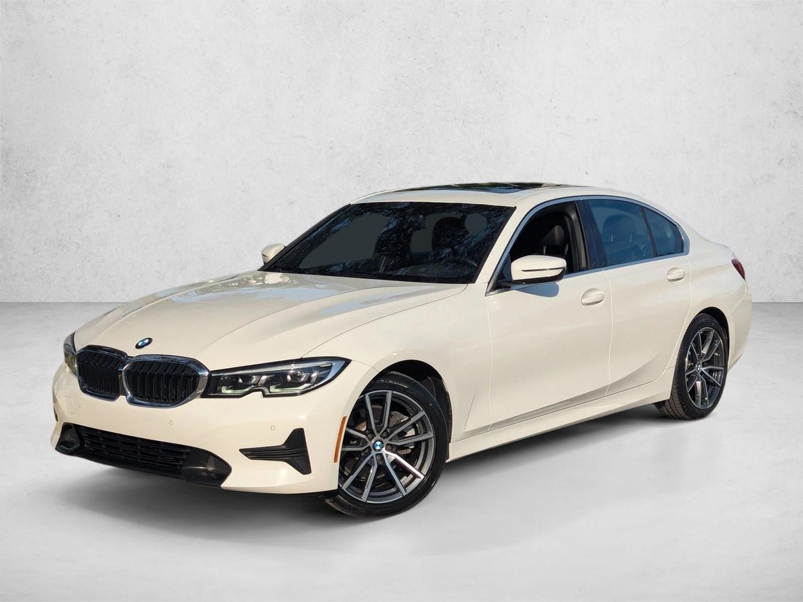 2019 BMW 3 Series 330i's photo