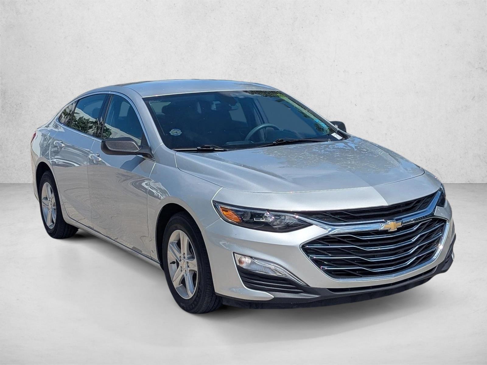 2021 Chevrolet Malibu LS photo 3