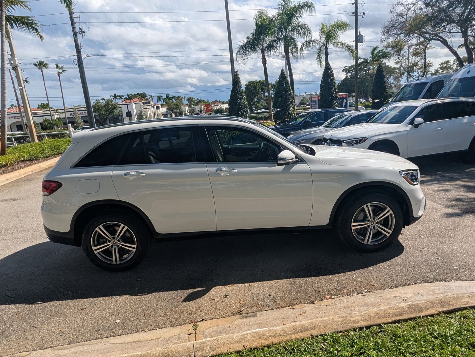 2022 Mercedes Benz GLC 300 photo 4